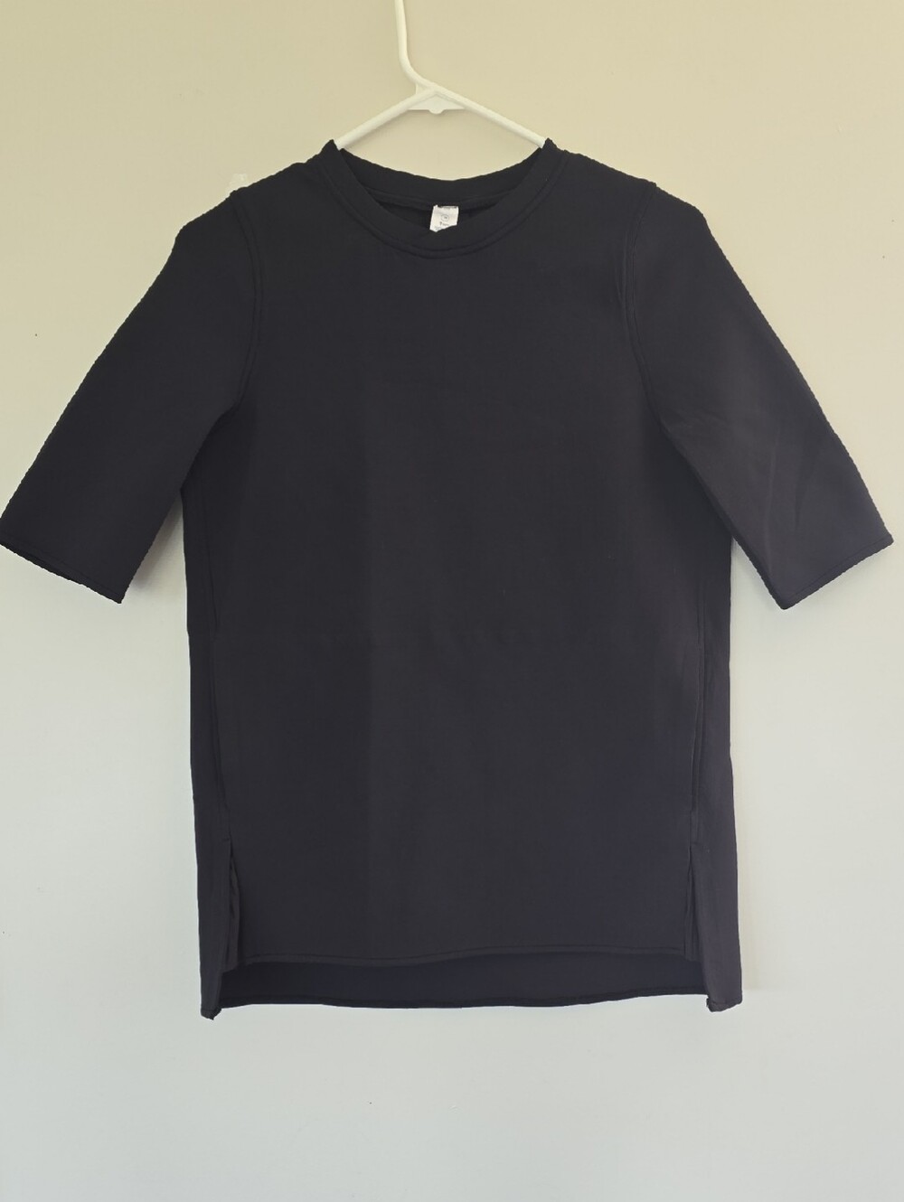 Ivivva Black Short Sleeve Top.  Hidden Kanga Pocket. Girls Size 14. Athletic.
